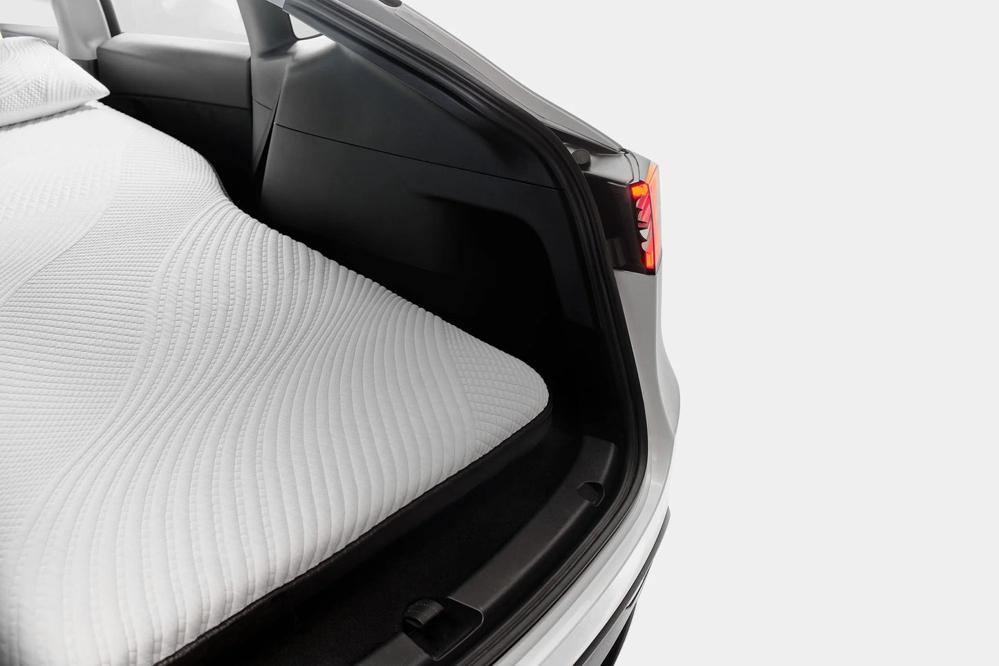Snuuzu Campingmatras voor de Tesla Model Y